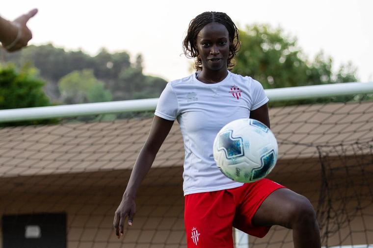« J’essaie toujours de trouver les bons mots » : Houleye Dème, ce brassard de capitaine à Monaco United qui lui va comme un gant