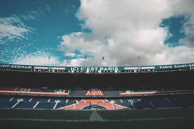 Revis le choc entre les Rouge et Blanc et les Parisiens au Parc en images Voir la galerie 📸