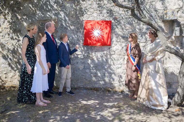 Prince Jacques handed the keys to Les Baux-de-Provence