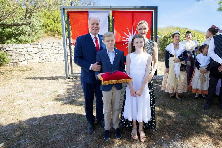 Aux Baux-de-Provence, le prince héréditaire Jacques de Monaco reçoit les clés de la ville